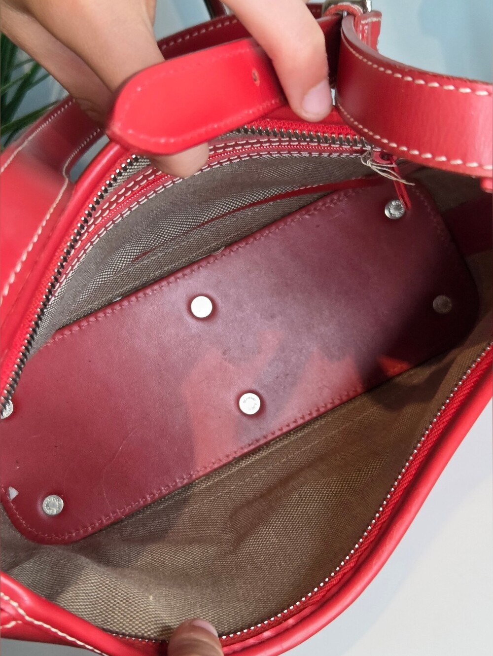Dooney & Bourke USA Vintage Red Leather Shoulder Hobo - Picture 10 of 15